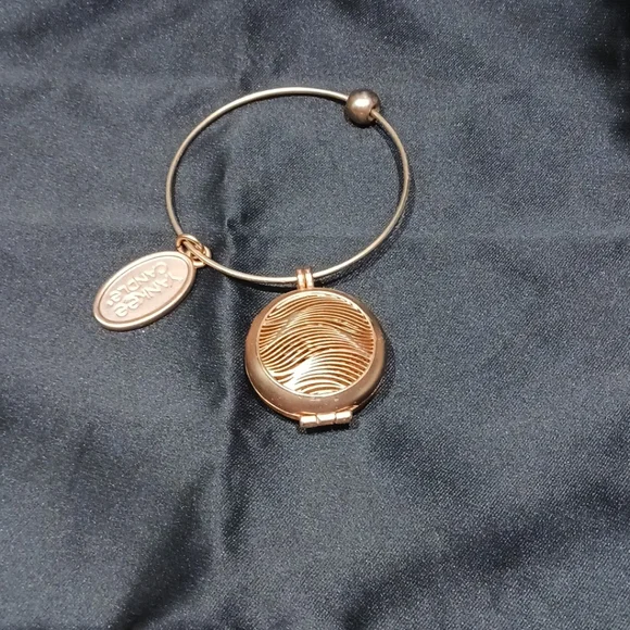 Yankee Candle Charming Scents Refillable Car Fragrance Bangle Locket Accessory. - Picture 5 of 5